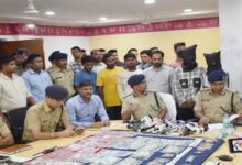 Photo of रायपुर में 3 अंतर्राज्यीय समेत 9 चोर गिरफ्तार, हर बार नया ठिकाना देखकर 60 लाख नगदी व सामान चुराया