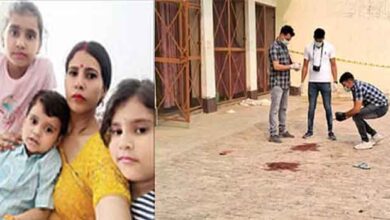 Photo of उत्तर प्रदेश के सीतापुर में तीन मासूमों, पत्नी और सास की हत्या का खुद को मारी गोली, गोली मारकर हथौड़े से भी हमला और बच्चों को छत से फेंका