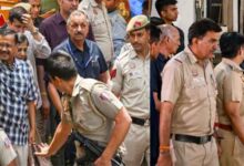 Photo of प्रदर्शन स्थल से केजरीवालवापस लौटे, स्वाति मालीवाल ‘पिटाईकांड’ की जांच करने फिर CM आवास पर पहुंची दिल्ली पुलिस