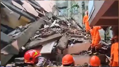 Photo of नवी मुंबई में 3 मंजिला इमारत गिरी, कई लोगों के दबे होने की आशंका, JCB से हटाया जा रहा है मलबा