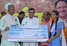 Photo of जनदर्शन : मुख्यमंत्री श्री विष्णु देव साय ने  श्रमवीरों के मेधावी बच्चों को दो दो लाख रुपए के चेक वितरित किए