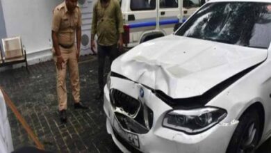 Photo of मुंबई में BMW की टक्कर से महिला की मौत मामले में खुलासा, शिवसेना नेता का बेटा चला रहा था गाड़ी