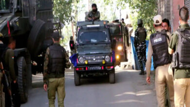 Photo of दो जगहों पर मुठभेड़ में सुरक्षाबलों ने कश्मीर में मार गिराए 4 आतंकवादी, 1 जवान भी शहीद