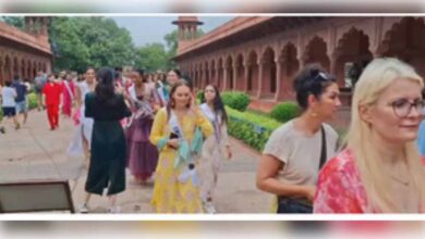 Photo of विश्व प्रसिद्ध खूबसूरत ताज का दीदार करने विश्व सुंदरियां पहुंची, 30 देशों की 110 सुंदरियों ने ताज को करीब से निहारा